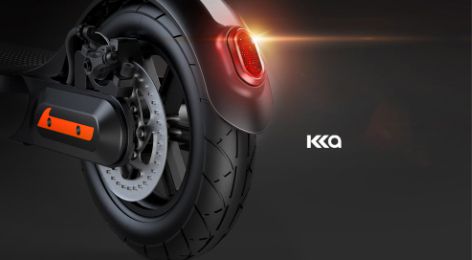 Feu arrière rouge pour le freinage